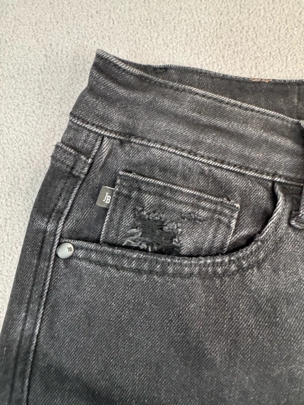 Judy Blue Charcoal Black Denim Distressed 90’s Straight Jeans, size 29 - Picture 5 of 16
